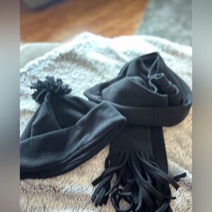 Elegant Black Scarf with Fringe